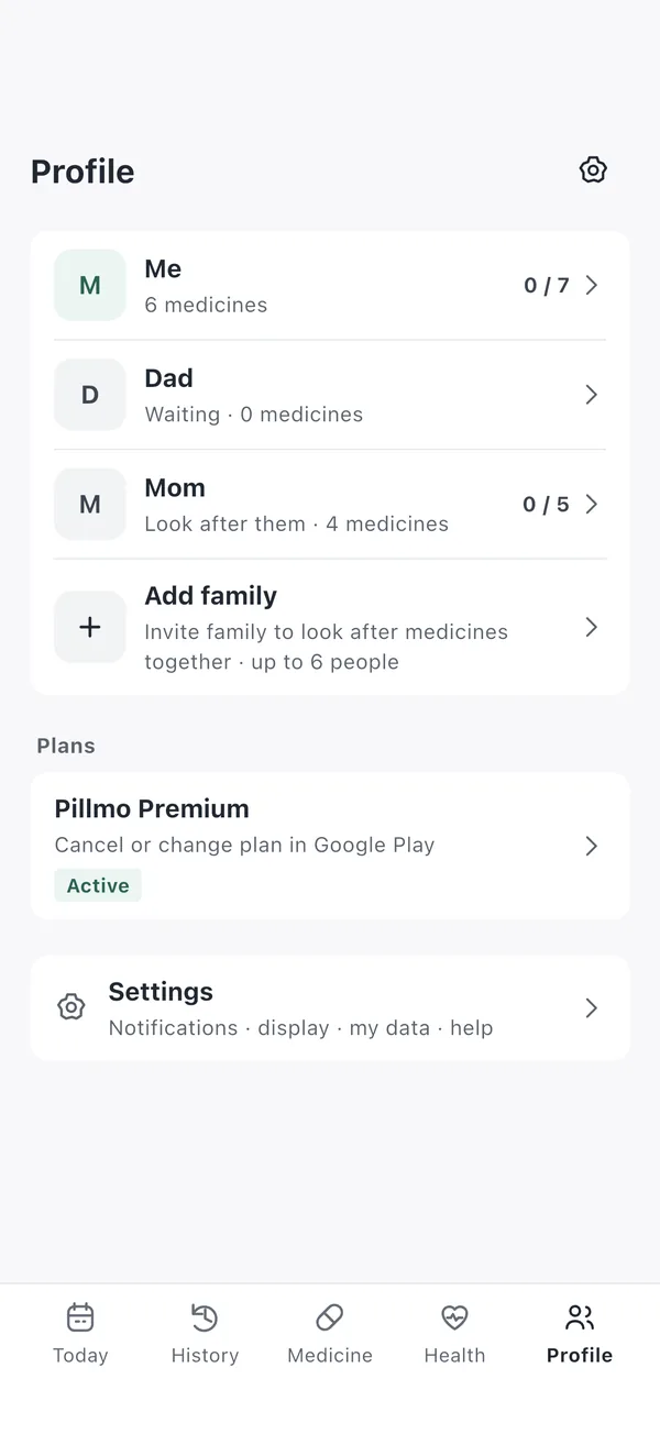 Profile tab with Me, Dad waiting to connect, Mom (Look after them), the Add family row and Pillmo Premium active
